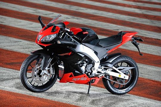 2012-Aprilia-RS4-125-Sports-Motorcycle-1